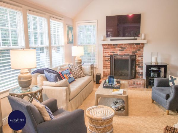 Cape Cod Home 995333
