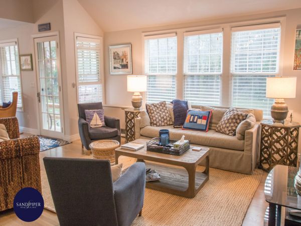 Cape Cod Home 995333