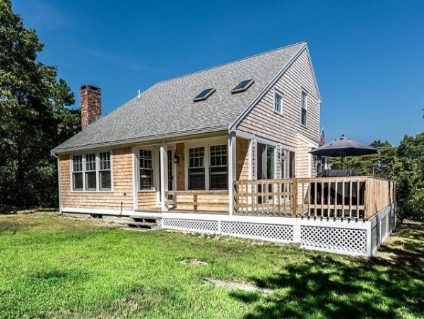 Cape Cod Home 995333