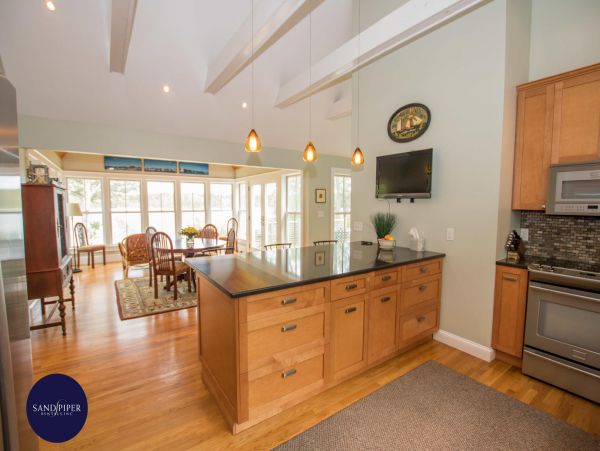 Cape Cod Home 995334
