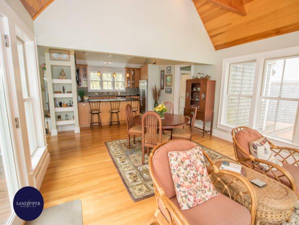 Cape Cod Home 995334