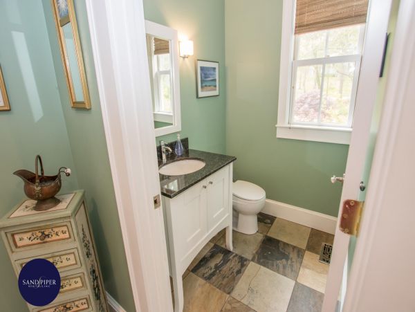 Cape Cod Home 995334