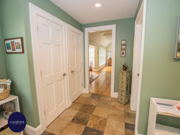 Cape Cod Home 995334