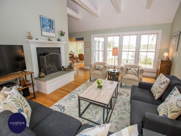 Cape Cod Home 995334