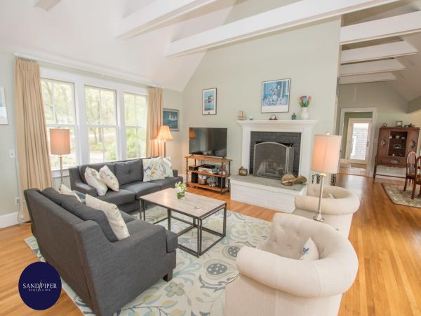 Cape Cod Home 995334