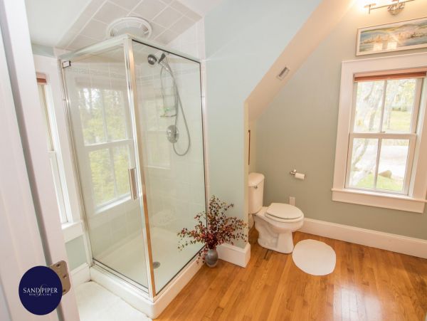 Cape Cod Home 995334