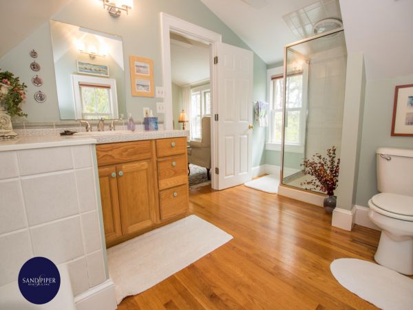 Cape Cod Home 995334
