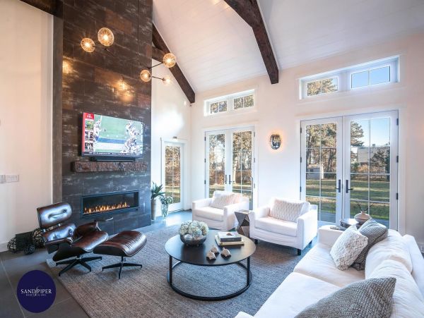 Cape Cod Home 995339