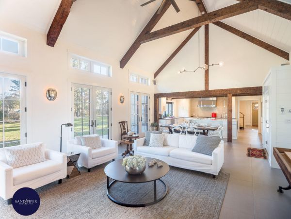 Cape Cod Home 995339