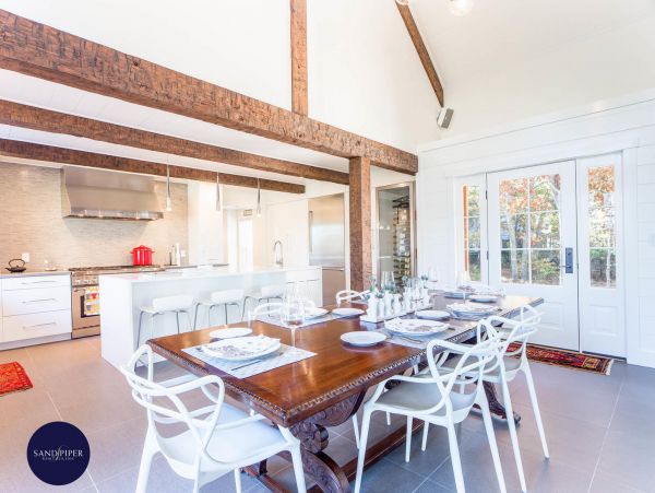 Cape Cod Home 995339