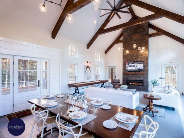 Cape Cod Home 995339