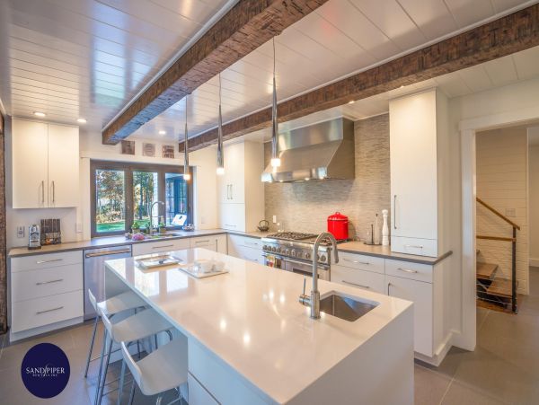 Cape Cod Home 995339