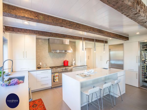 Cape Cod Home 995339