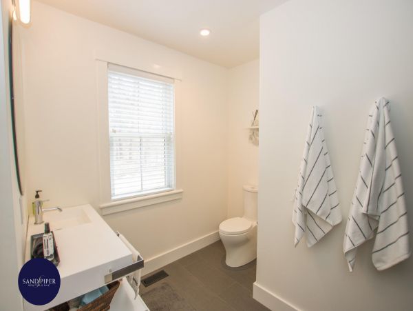 Cape Cod Home 995339