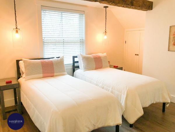 Cape Cod Home 995339