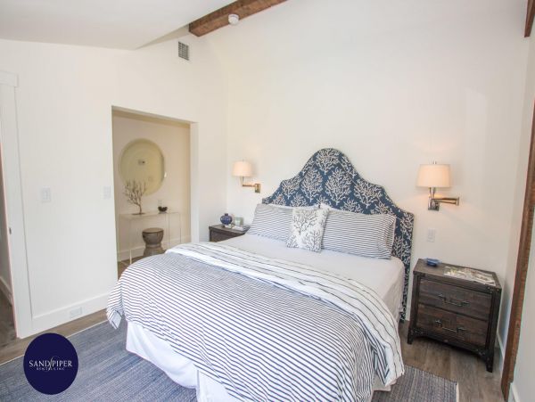 Cape Cod Home 995339