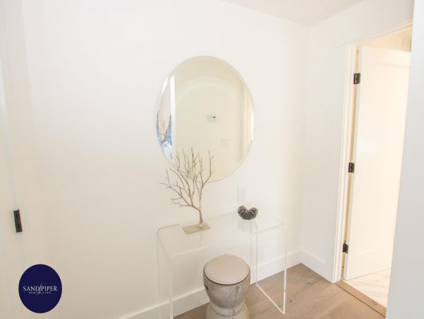 Cape Cod Home 995339
