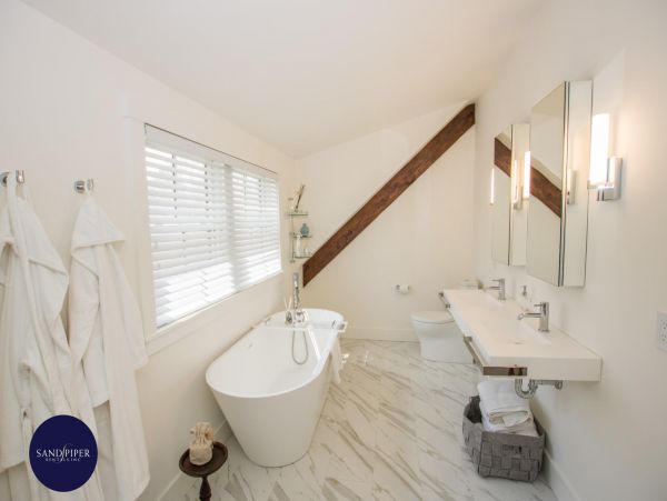 Cape Cod Home 995339