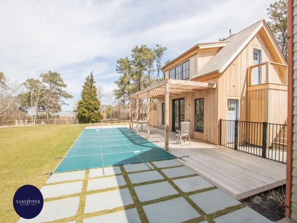 Cape Cod Home 995339