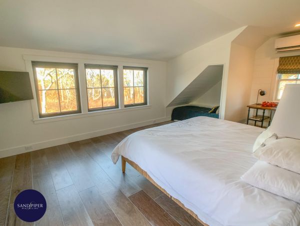 Cape Cod Home 995339