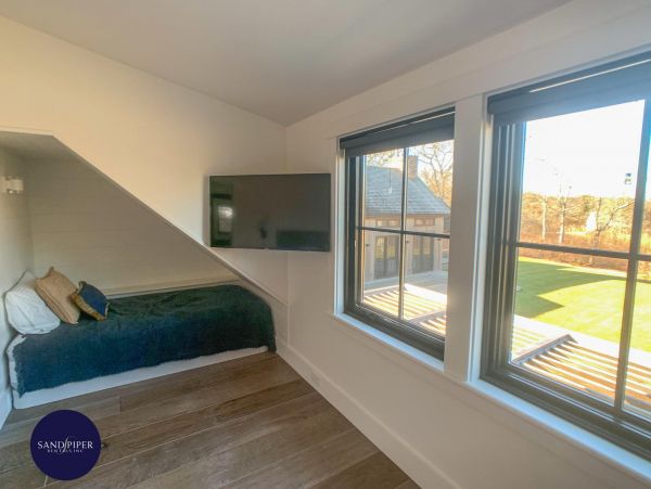 Cape Cod Home 995339