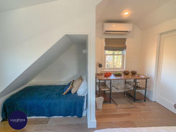 Cape Cod Home 995339