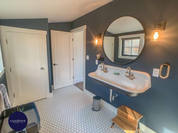 Cape Cod Home 995339