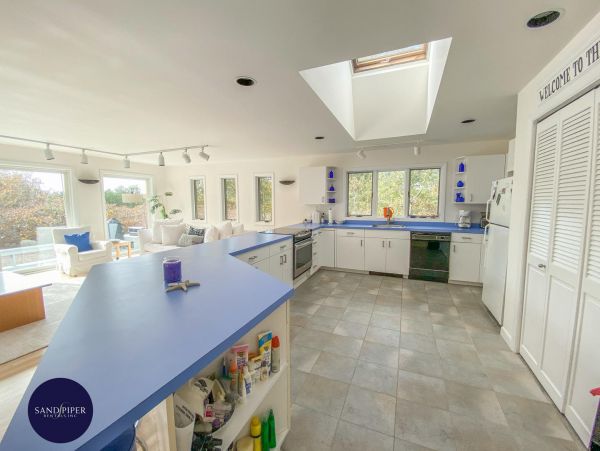 Cape Cod Home 995340