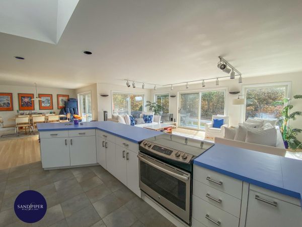 Cape Cod Home 995340