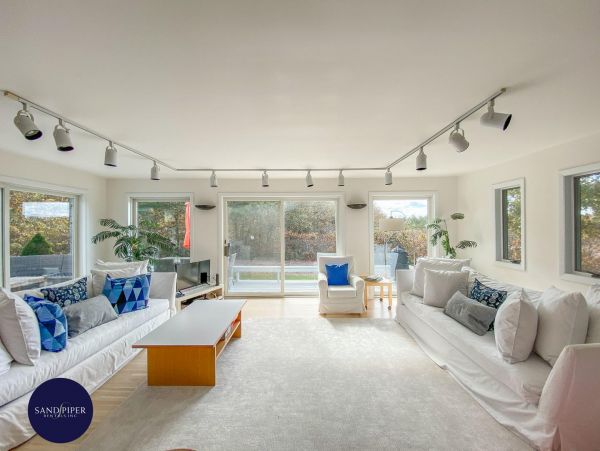 Cape Cod Home 995340
