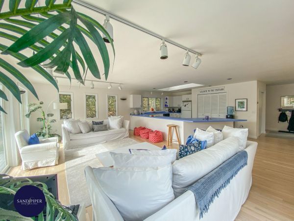 Cape Cod Home 995340