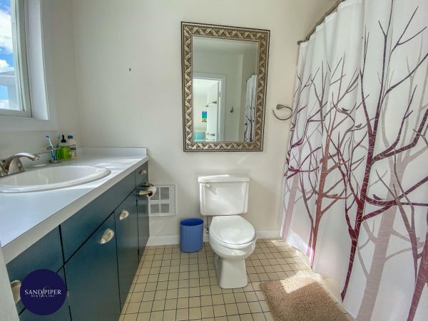 Cape Cod Home 995340