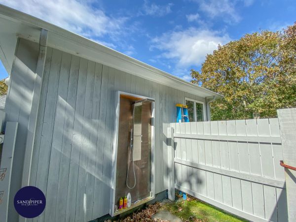 Cape Cod Home 995340