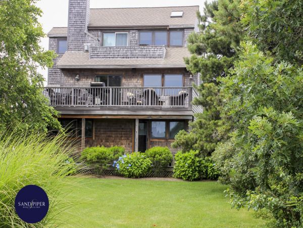 Cape Cod Home 995341