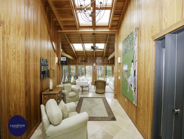 Cape Cod Home 995341