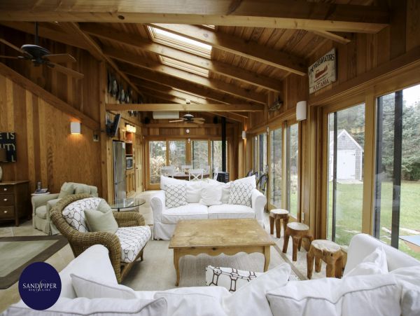 Cape Cod Home 995341