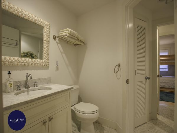 Cape Cod Home 995341