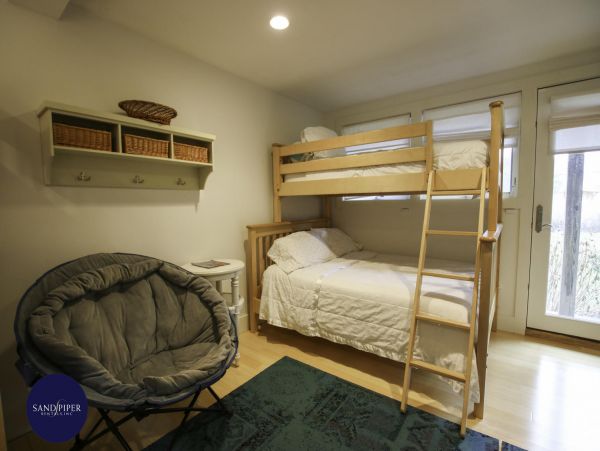 Cape Cod Home 995341