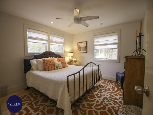 Cape Cod Home 995341