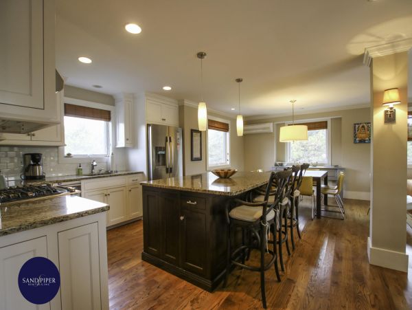Cape Cod Home 995341