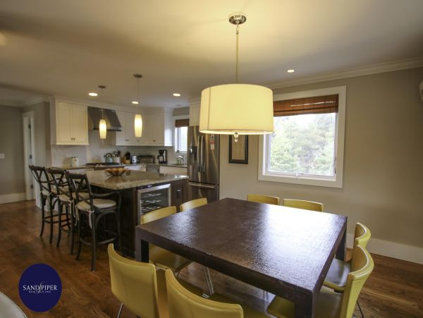 Cape Cod Home 995341