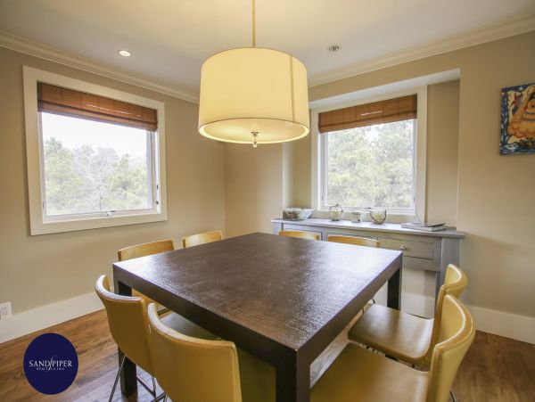 Cape Cod Home 995341