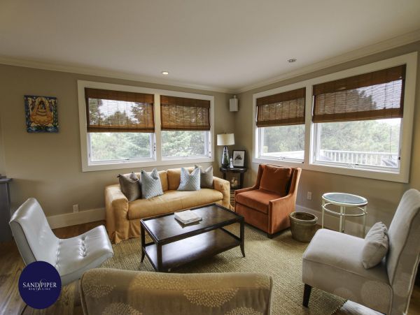 Cape Cod Home 995341