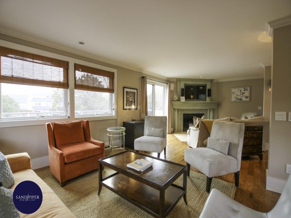 Cape Cod Home 995341