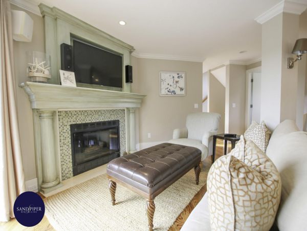 Cape Cod Home 995341