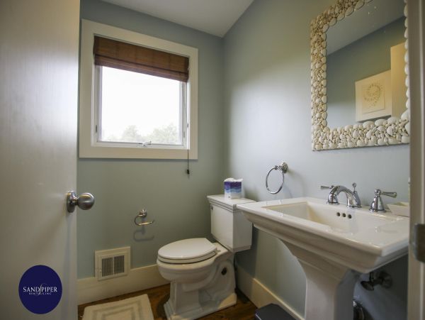 Cape Cod Home 995341
