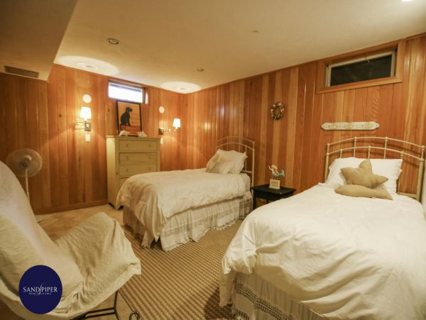 Cape Cod Home 995341