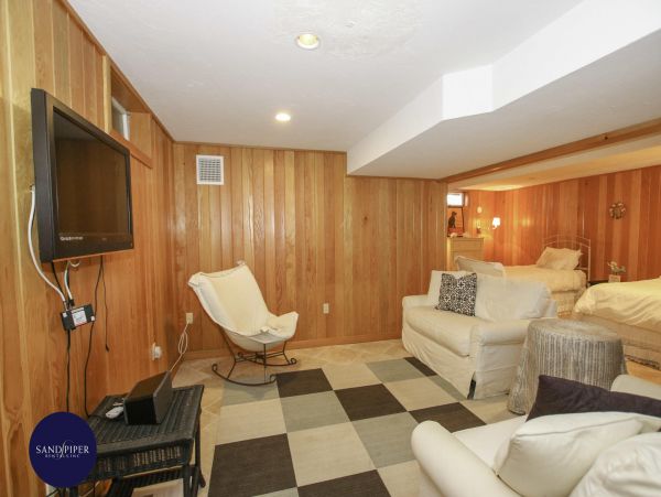 Cape Cod Home 995341