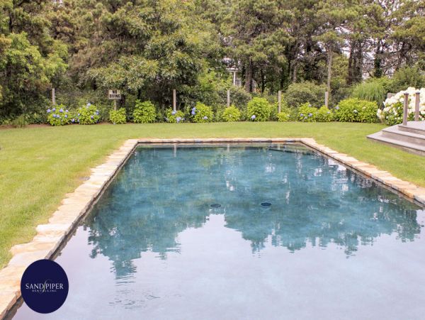 Cape Cod Home 995341