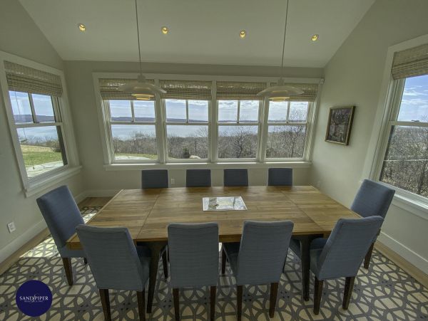 Cape Cod Home 995342